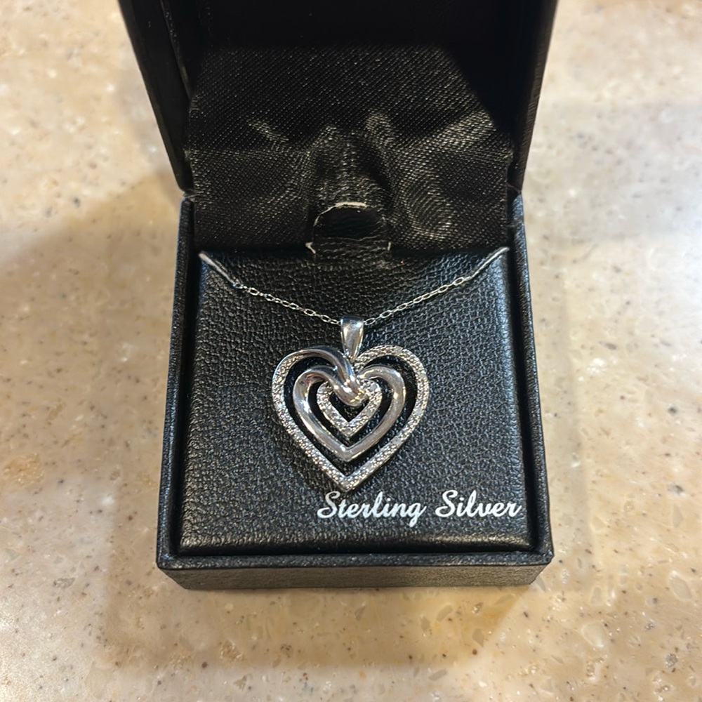 NWT R.H. Macy & Co. fine jewelry heart necklace